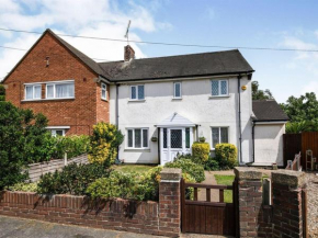 Specious 3bed property with parking & large garden